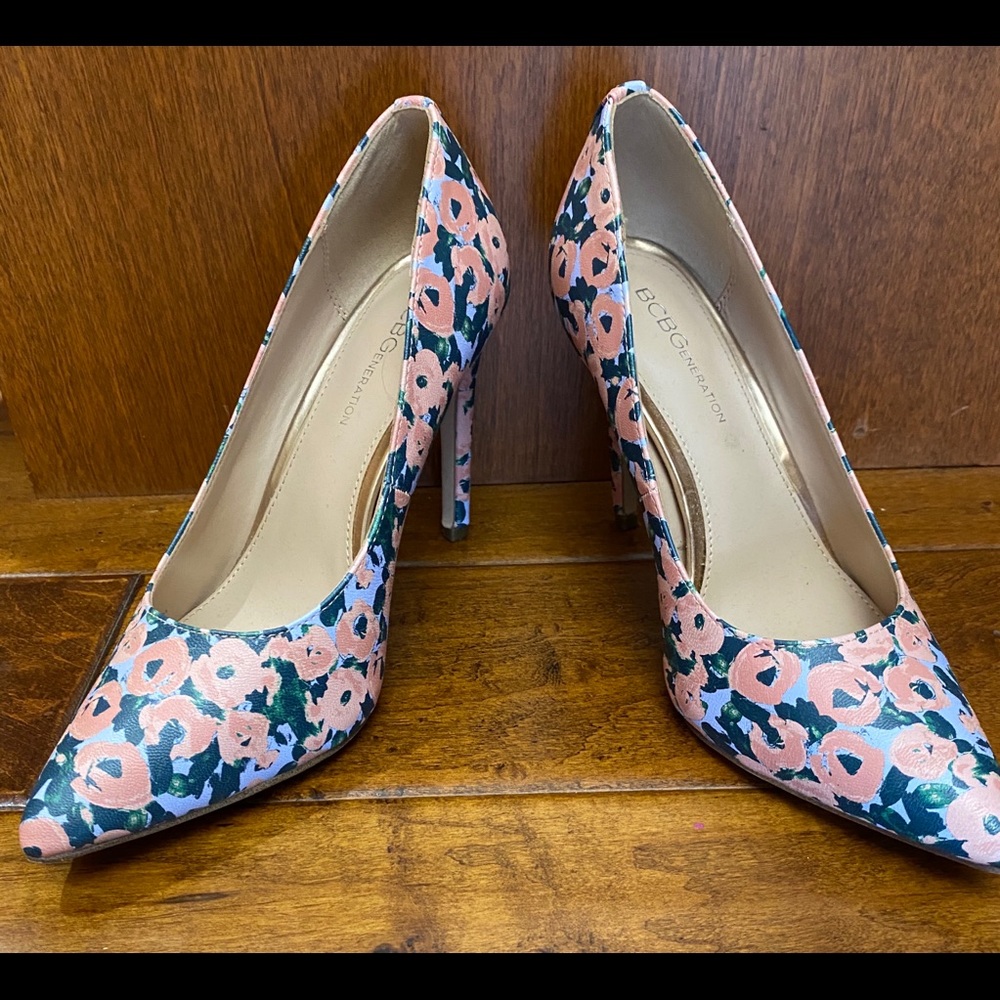 BCBG heels size 7